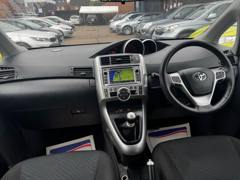 TOYOTA VERSO