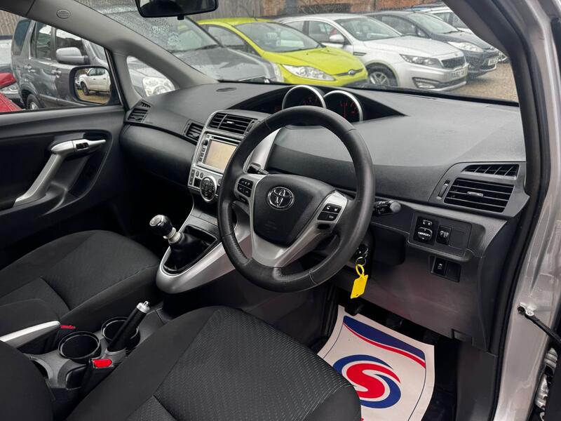 TOYOTA VERSO