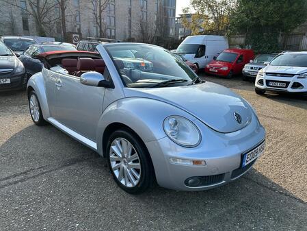 VOLKSWAGEN BEETLE 1.6 Sola