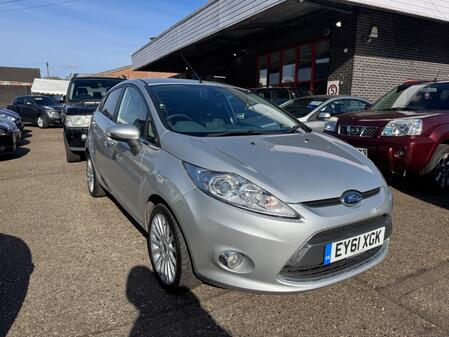 FORD FIESTA 1.6 TDCi DPF Titanium