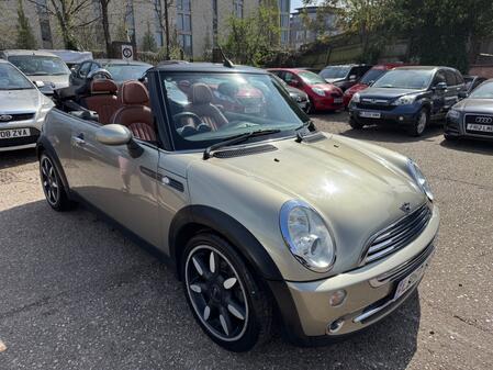 MINI CONVERTIBLE 1.6 One Sidewalk