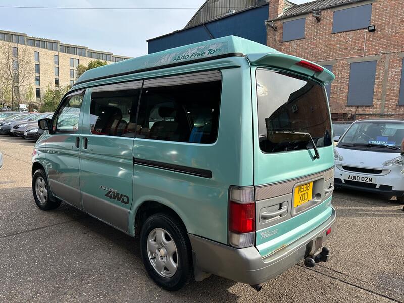 MAZDA 121