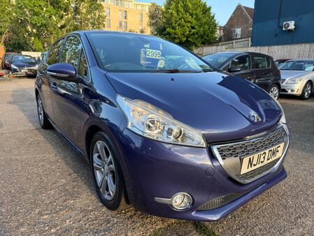 PEUGEOT 208 1.4 HDi Allure