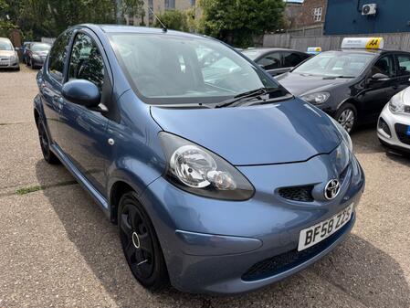 TOYOTA AYGO 1.0 VVT-i Blue
