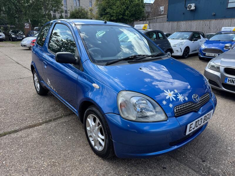 TOYOTA YARIS 1.0 VVT-i Colour Collection
